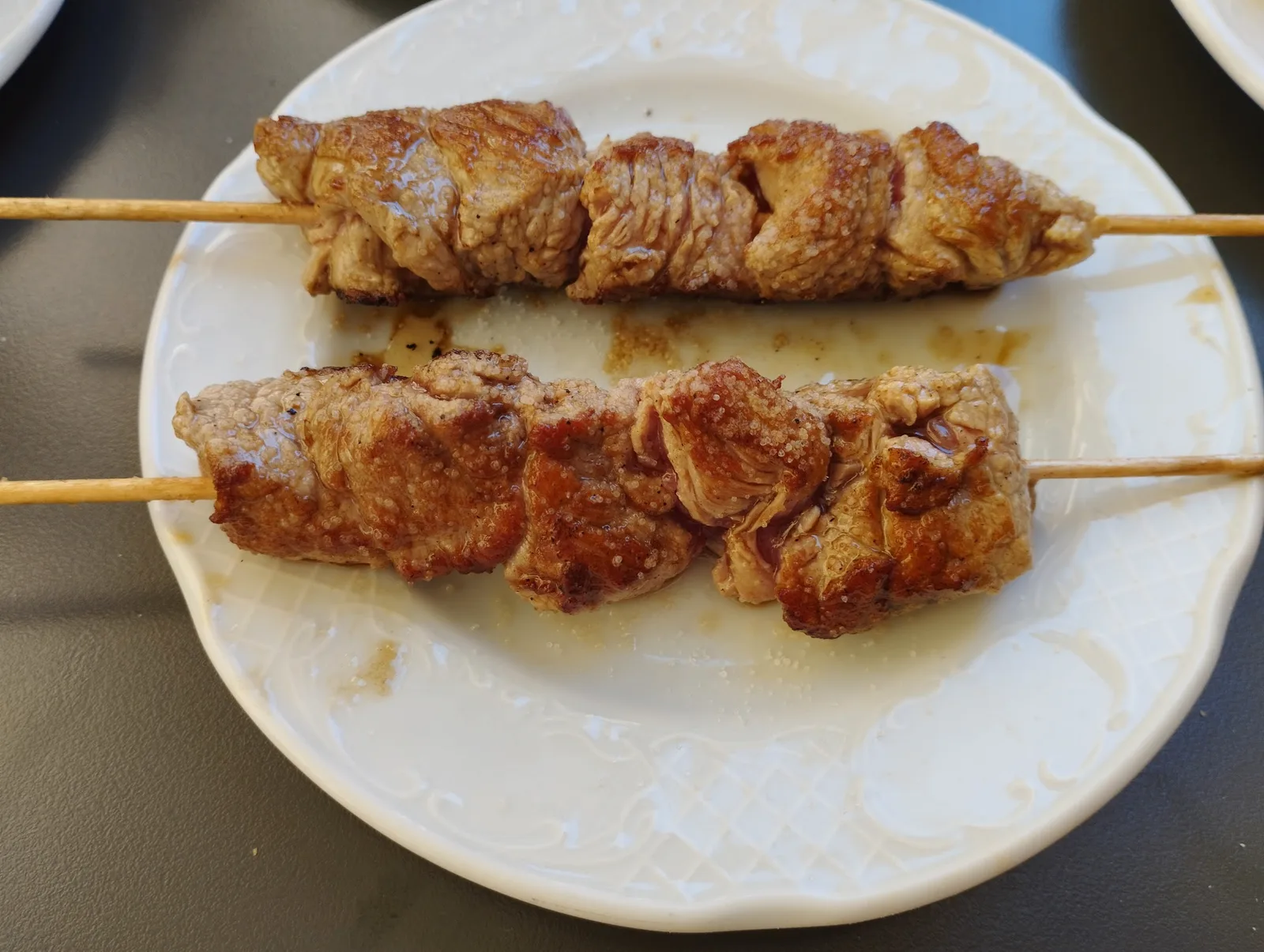 Brochetas de morucha a la plancha